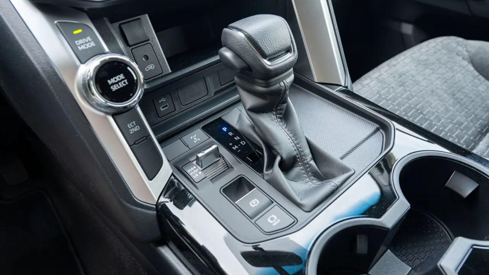 Toyota triệu hồi dòng xe Land Cruiser mới vì lỗi phần mềm hộp số - 2