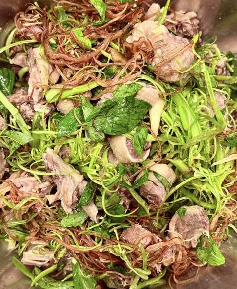 Thân Thúy Hà khoe cơm trưa làm dân mạng "rớt nước miếng", đến bữa cỗ cúng ba ai nhìn cũng xúc động - 12