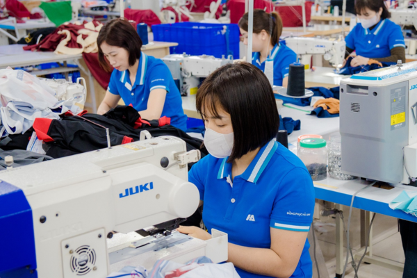 May đồng phục áo thun chuyên nghiệp, trọn gói tại đồng phục Fast Uni - 1