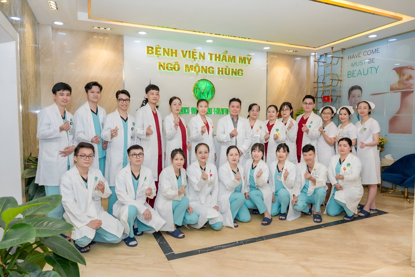 Trẻ đẹp chuẩn mực y khoa, Bác sĩ Ngô Mộng Hùng trên hành trình nâng niu vẻ đẹp Việt - 5