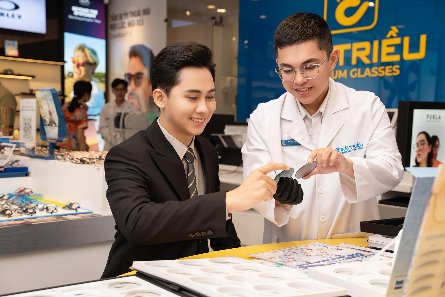 Mua tròng kính đổi màu tại Hải Triều: Tôi đã xoá tan 3 nỗi lo lớn - 4