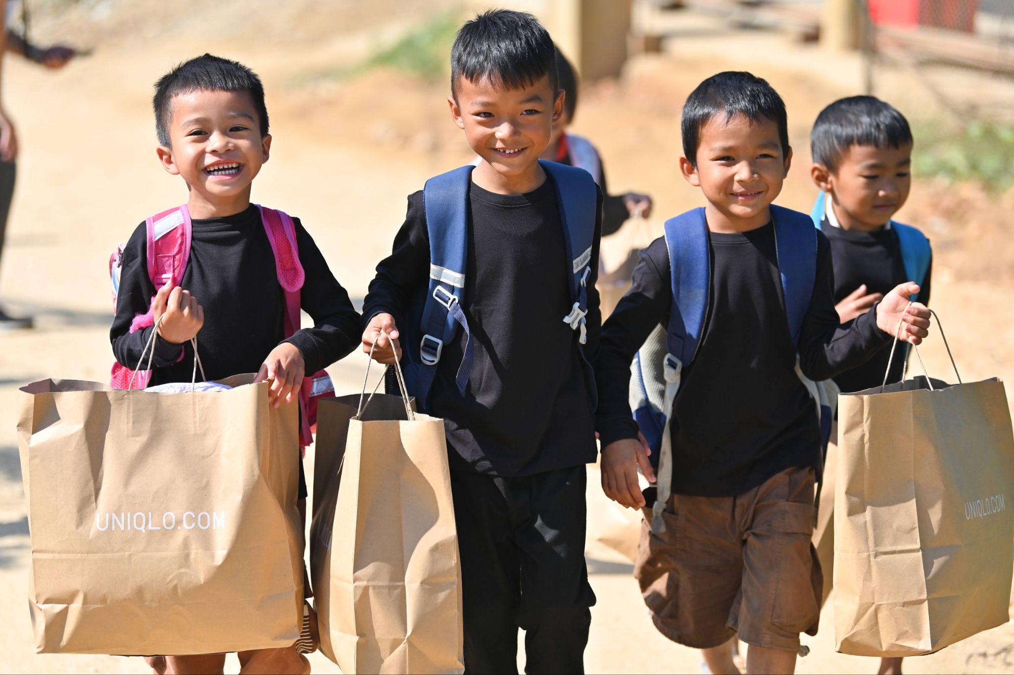 UNIQLO mang đến 5.000 áo giữ nhiệt HEATTECH và 1100 áo khoác chần bông PUFFTECH tặng người dân tại Quảng Trị - 1