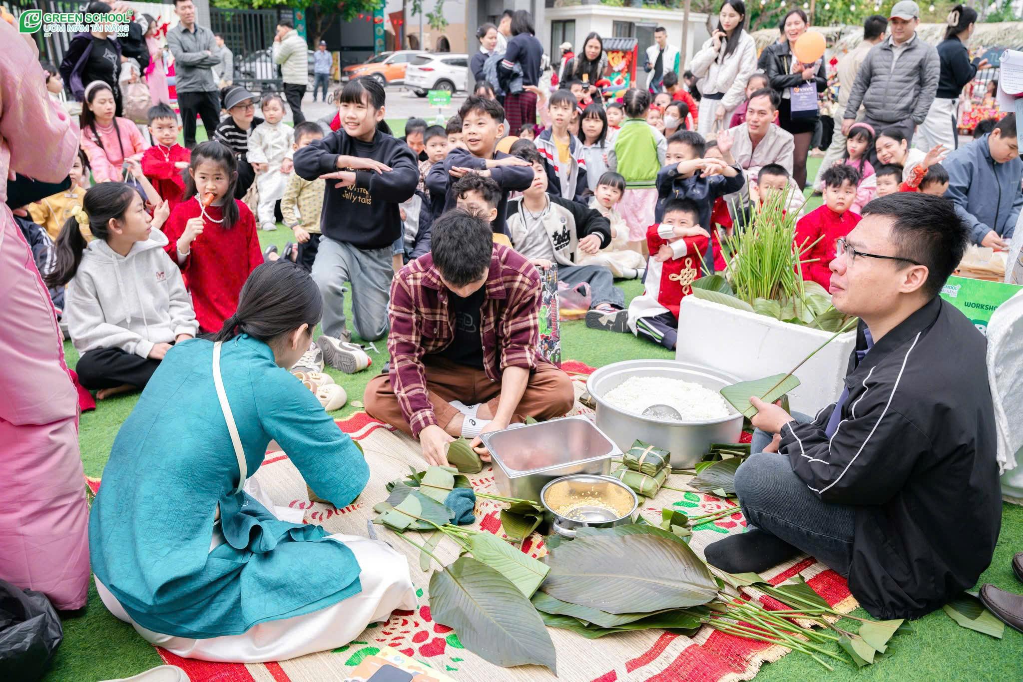 Rộn ràng sắc xuân với Tết Chạm Hồn Việt 2026 - 2