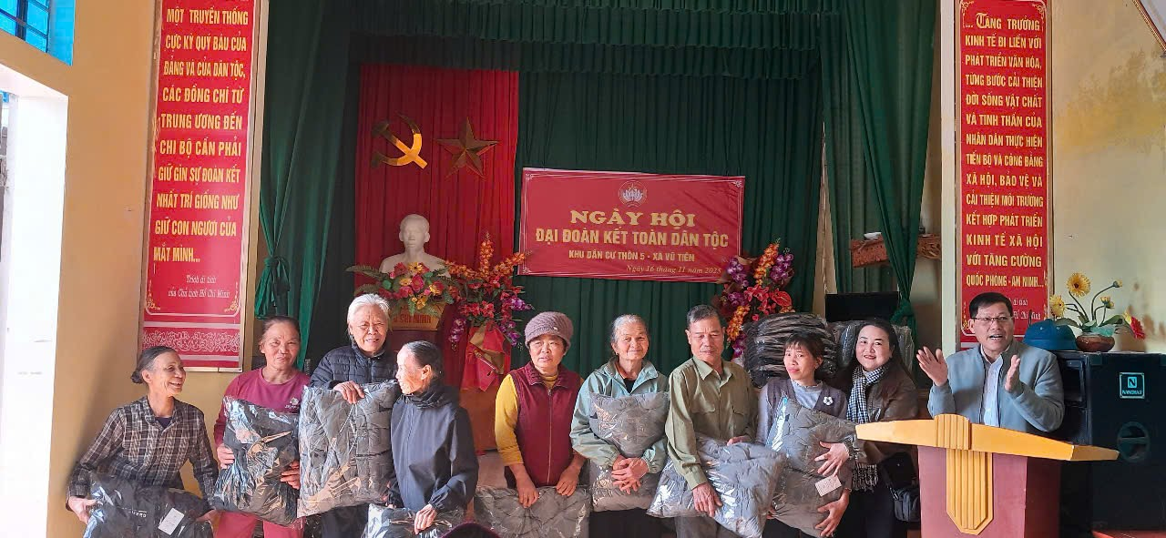 Vân Khánh Silver Gems và câu chuyện đưa trang sức bạc về gần đời sống - 5