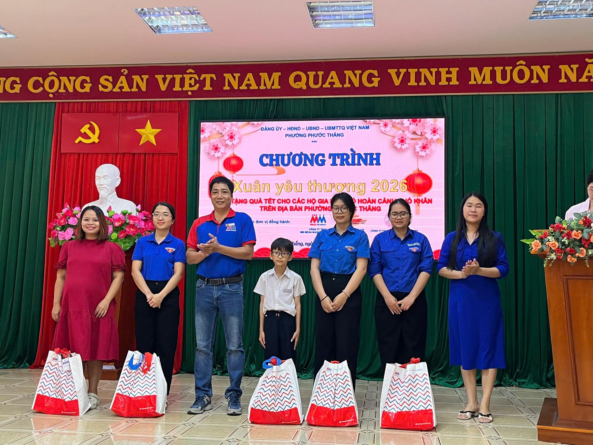 MM Mega Market mang Tết ấm đến hơn 2.000 hoàn cảnh khó khăn - 2