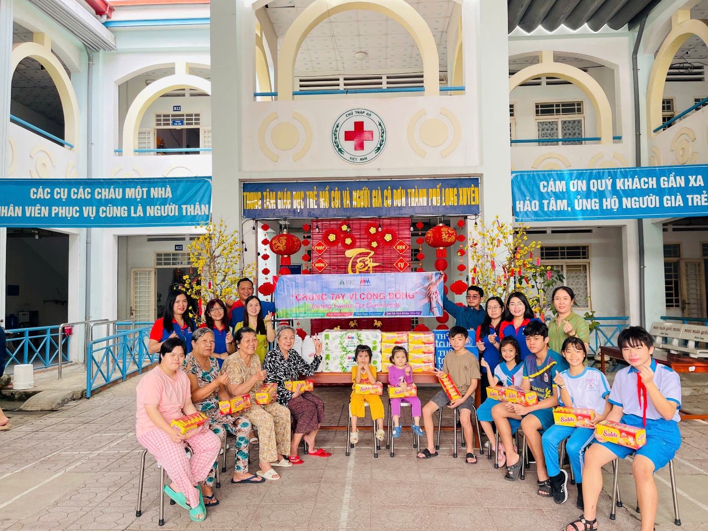 MM Mega Market mang Tết ấm đến hơn 2.000 hoàn cảnh khó khăn - 1