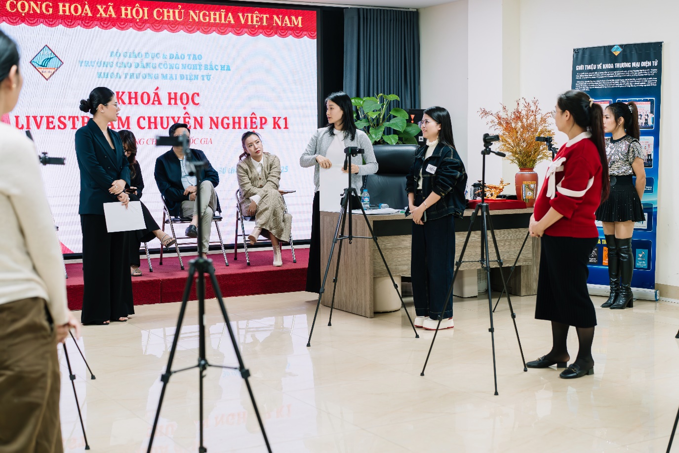 Vi Ngọc Lan chính thức nhận chức Trưởng khoa TMĐT - Trường Cao đẳng Công Nghệ Bắc Hà - 4