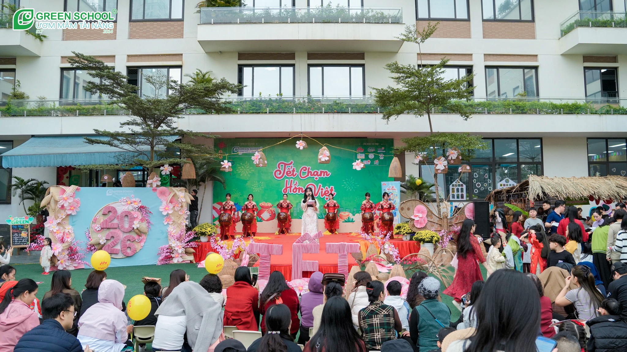 Rộn ràng sắc xuân với Tết Chạm Hồn Việt 2026 - 1