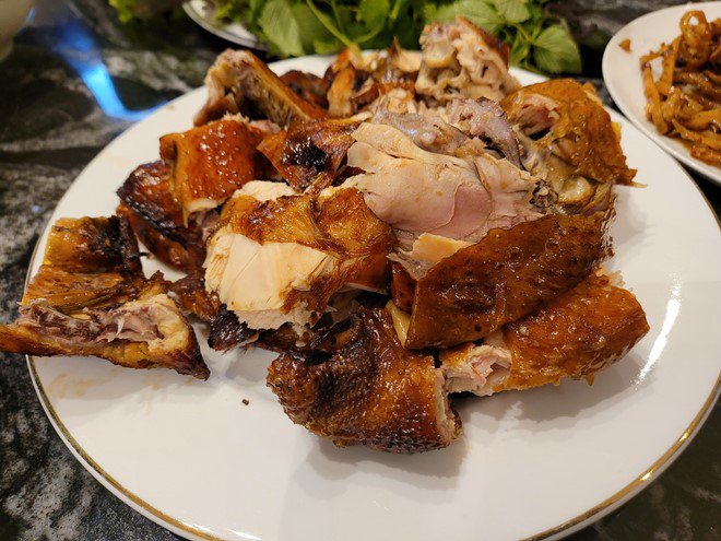 Tuấn Hưng tiếp khách bữa cơm ngon chẳng hề xa hoa cùng hình ảnh ăn Tết sớm &#34;béo ú&#34; gây chú ý - 8
