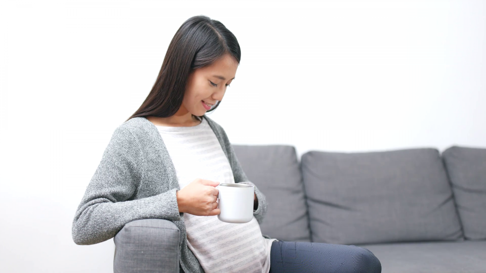 Mang thai tháng đầu có nên uống sữa bầu không? - 1