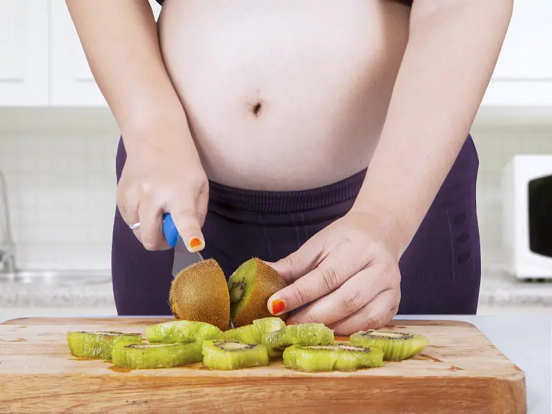 Bà bầu nên ăn kiwi xanh hay vàng? Top lợi ích đặc biệt khi bà bầu ăn kiwi - 2