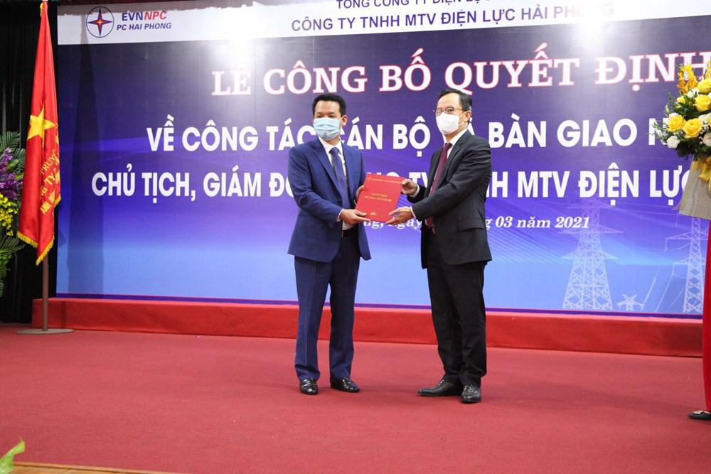 Ông Nguyễn Hữu Hưởng giữ chức vụ Chủ tịch kiêm Giám đốc Công ty TNHH MTV Điện lực Hải Phòng - 1