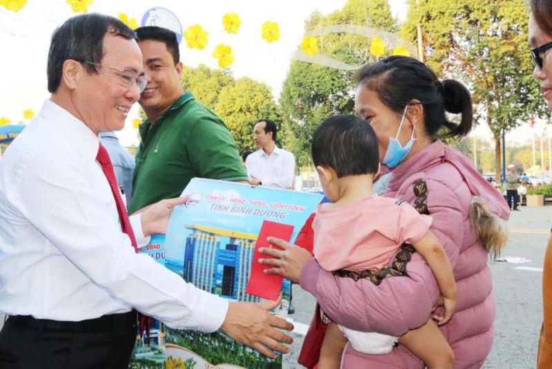 Bình Dương nỗ lực chăm lo đời sống công nhân dịp Tết đến xuân về - 1