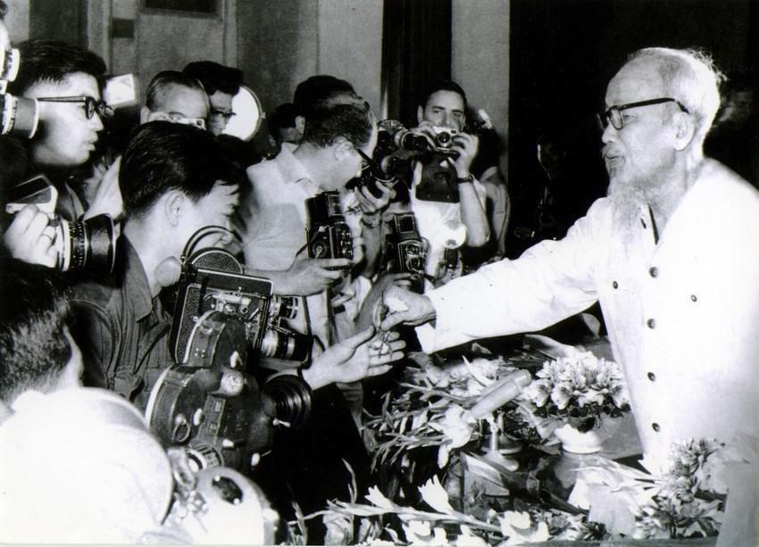 Chủ tịch Hồ Chí Minh - nhạc trưởng vĩ đại của nền báo chí cách mạng Việt Nam - 1