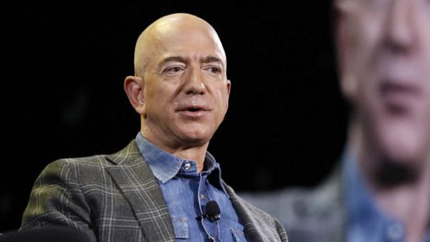 Tỷ phú Jeff Bezos tuyên bố sẽ từ chức giám đốc điều hành Amazon - 1