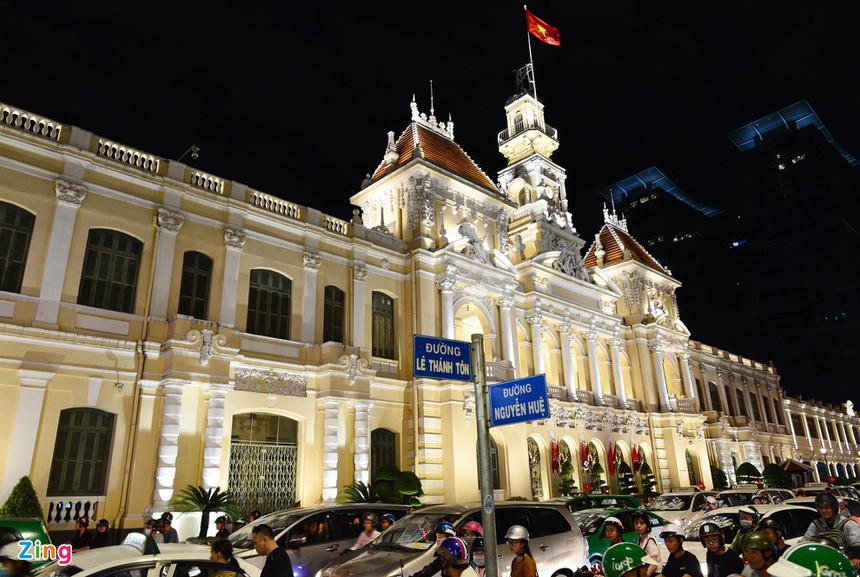 Cấm xe đi đường Nguyễn Huệ để tổ chức lễ hội đón năm mới 2021 - 1