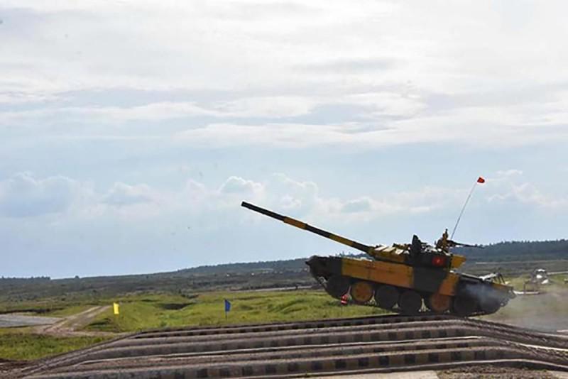 Việt Nam đang sử dụng mẫu xe tăng nào để thi đấu ở Tank Biathlon? - 2