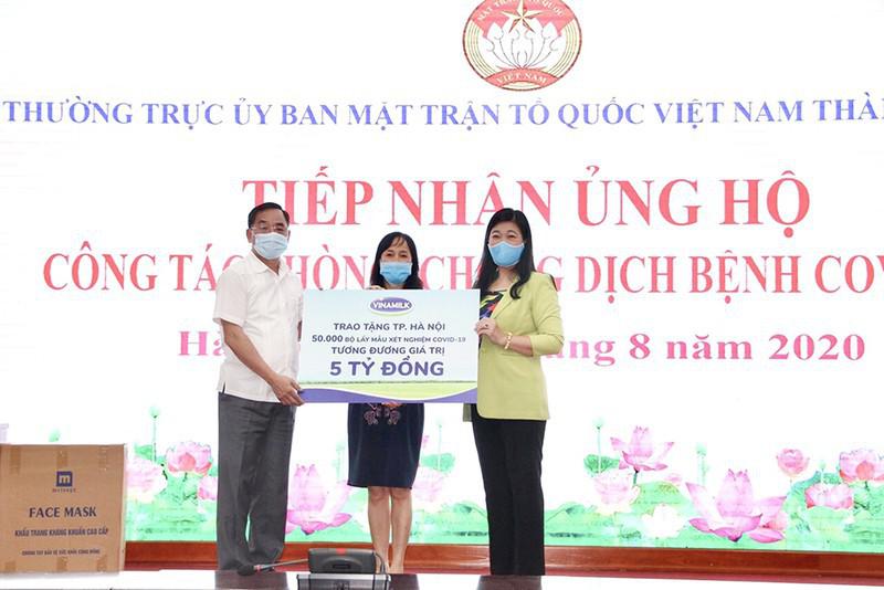 Vinamilk tiếp tục ủng hộ 8 tỷ đồng chống dịch COVID-19 - 1