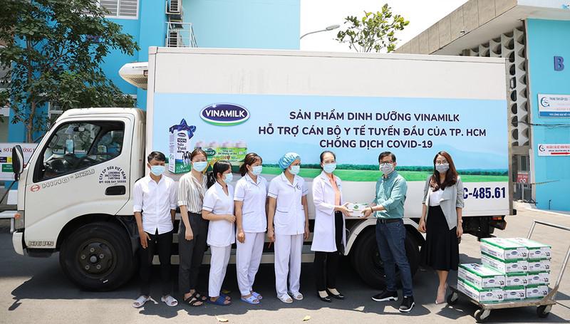 Vinamilk tiếp tục ủng hộ 8 tỷ đồng chống dịch COVID-19 - 3