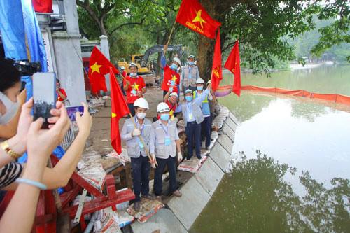 Nhân ngày kỷ niệm 1.010 năm Thăng Long - Hà Nội: Chính thức hợp long Kè Hồ Hoàn Kiếm - 1