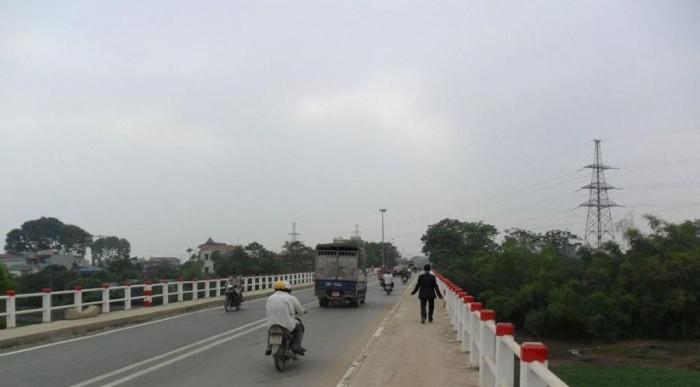 Hà Nội cấm phương tiện qua cầu Yên Sở do nước sông dâng cao - 1