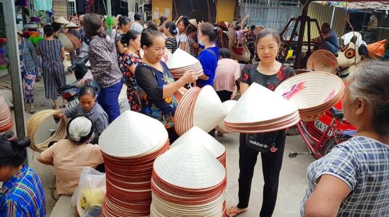 Ghé thăm chợ nón làng Chuông - 1