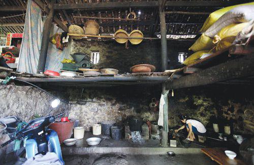 Độc đáo những ngôi nhà sàn bằng đá trên rẻo cao - 5