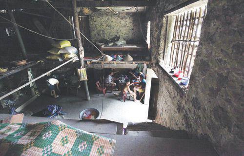 Độc đáo những ngôi nhà sàn bằng đá trên rẻo cao - 6