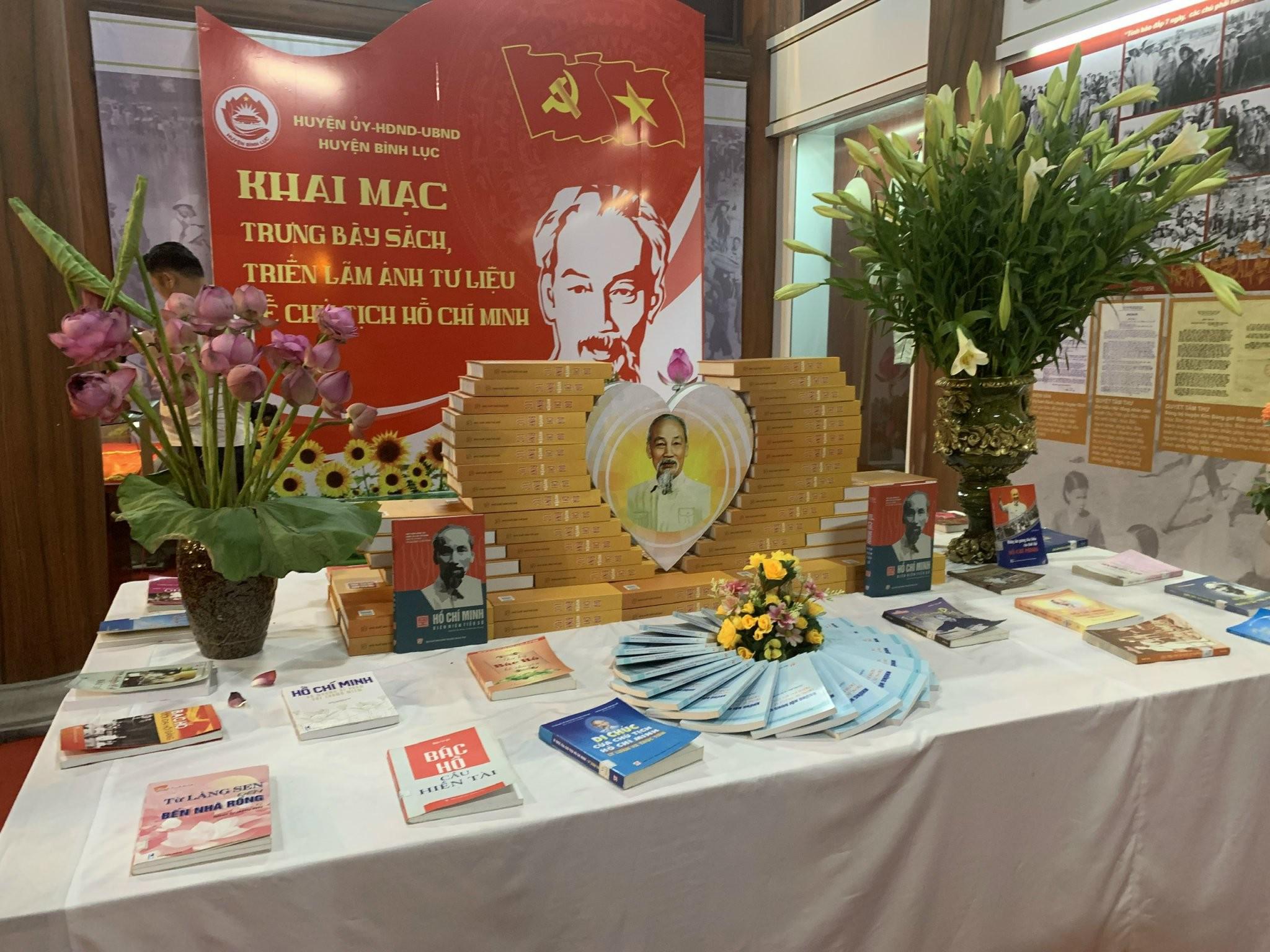 Khai mạc Trưng bày sách, tư liệu về Chủ tịch Hồ Chí Minh tại Khu lưu niệm Cát Tường - 1