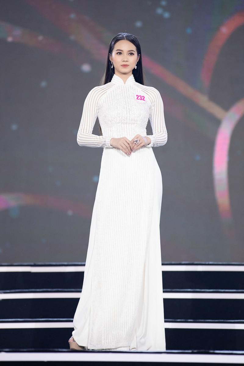 Thí sinh Hoa hậu Việt Nam duyên dáng trong tà áo dài trắng - 4