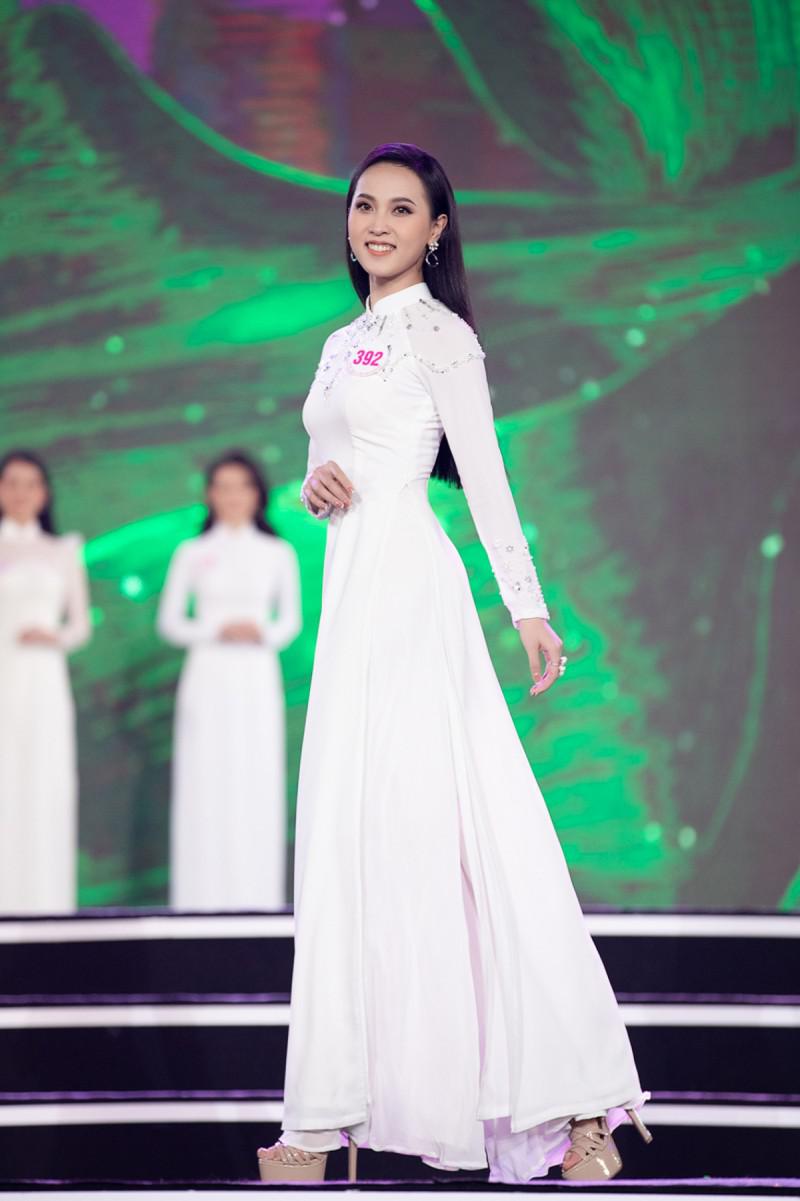 Thí sinh Hoa hậu Việt Nam duyên dáng trong tà áo dài trắng - 6