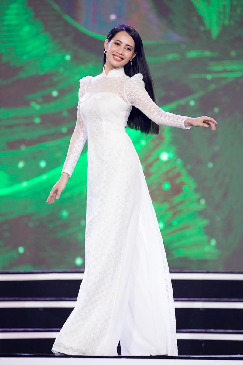Thí sinh Hoa hậu Việt Nam duyên dáng trong tà áo dài trắng - 13