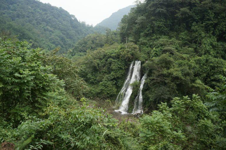 Phong cảnh tuyệt đẹp của Núi Nga Mi thu hút hàng ngàn du khách tìm đến - 2