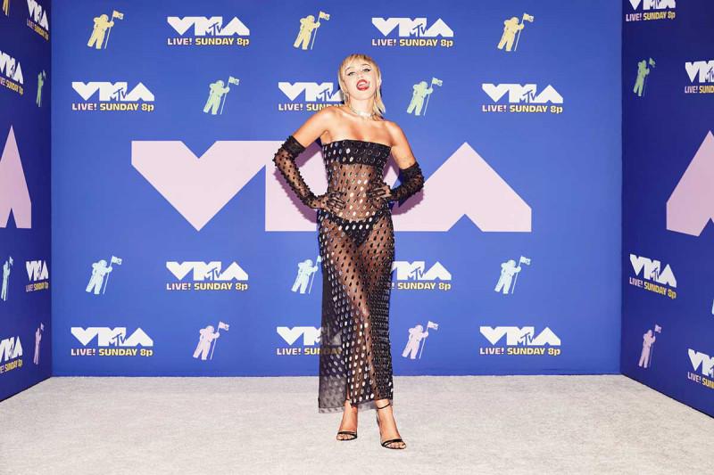 Những bộ cánh vô cùng sexy trên thảm đỏ Video Music Awards 2020 - 1