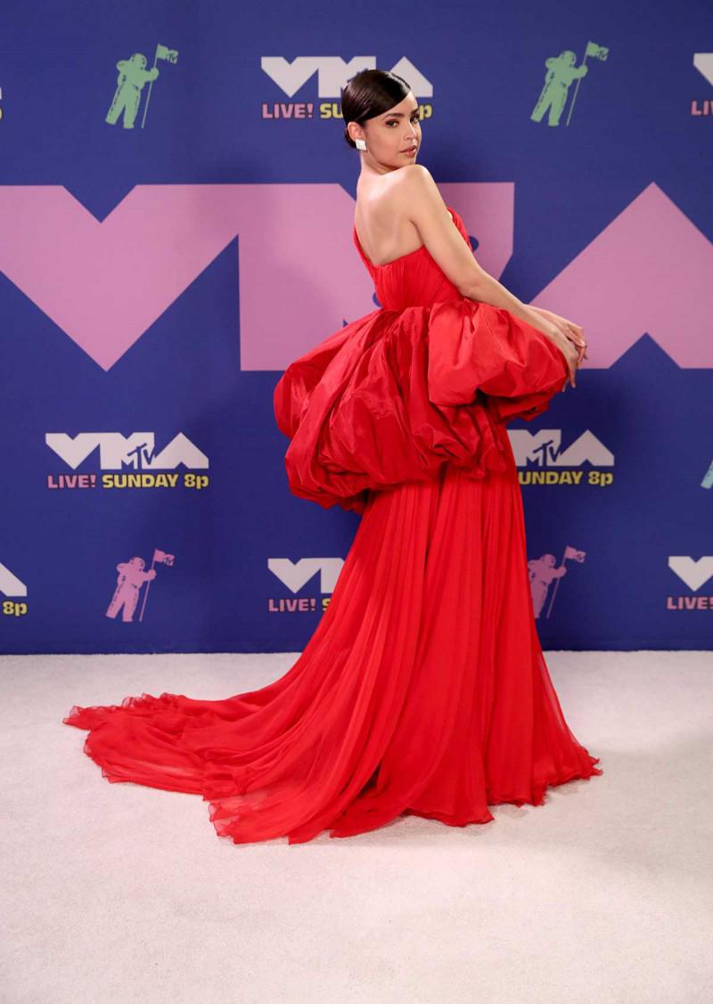 Những bộ cánh vô cùng sexy trên thảm đỏ Video Music Awards 2020 - 13
