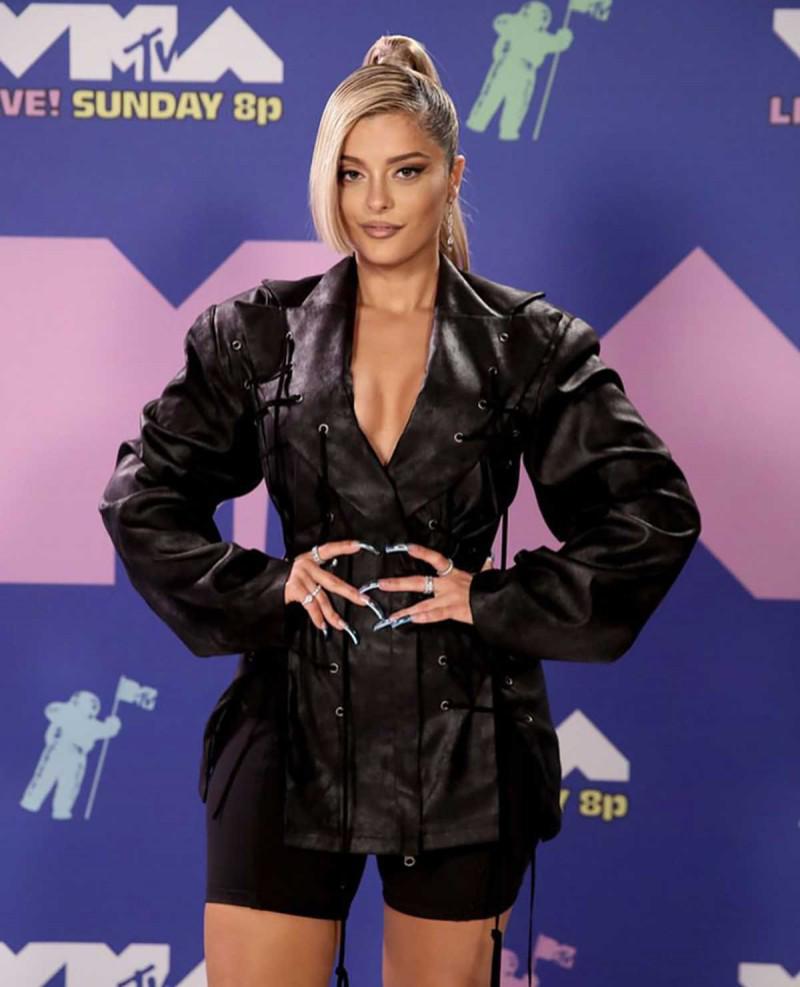 Những bộ cánh vô cùng sexy trên thảm đỏ Video Music Awards 2020 - 12