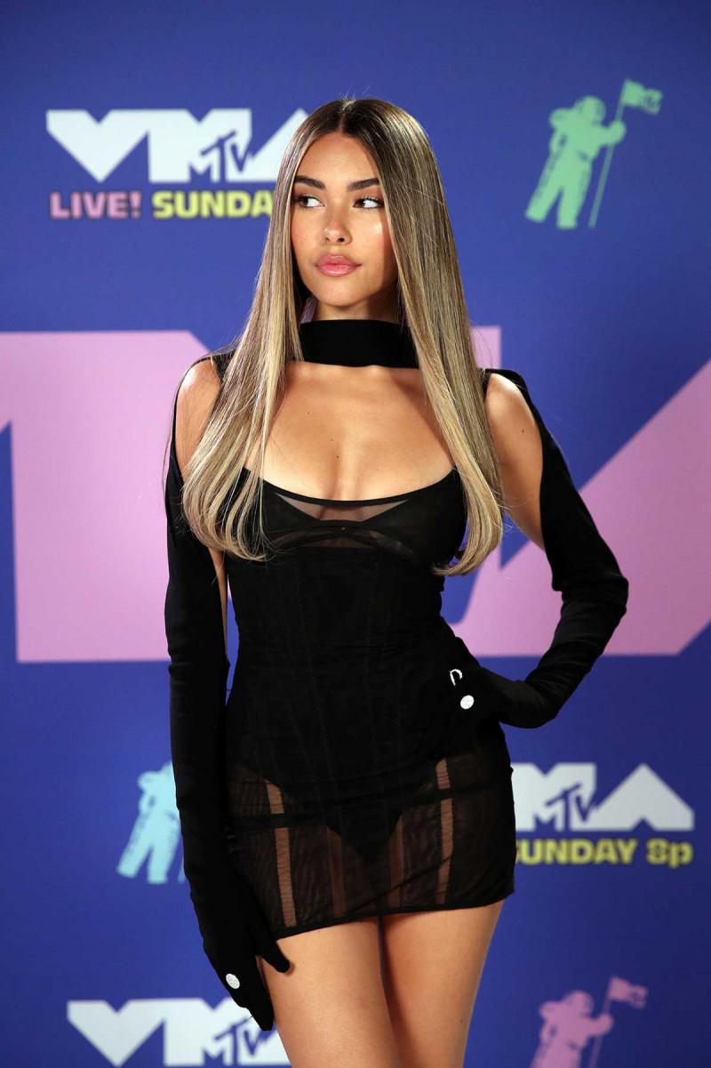 Những bộ cánh vô cùng sexy trên thảm đỏ Video Music Awards 2020 - 18
