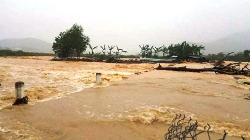 Lũ khẩn cấp trên các sông ở Thừa Thiên Huế, Quảng Nam - 1