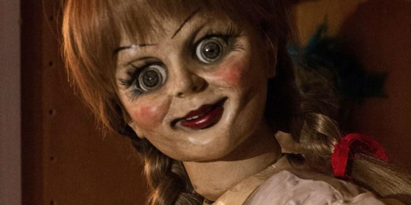 Những bộ phim thành công nhất về búp bê Annabelle - Gương mặt vàng trong làng ma ám - 1