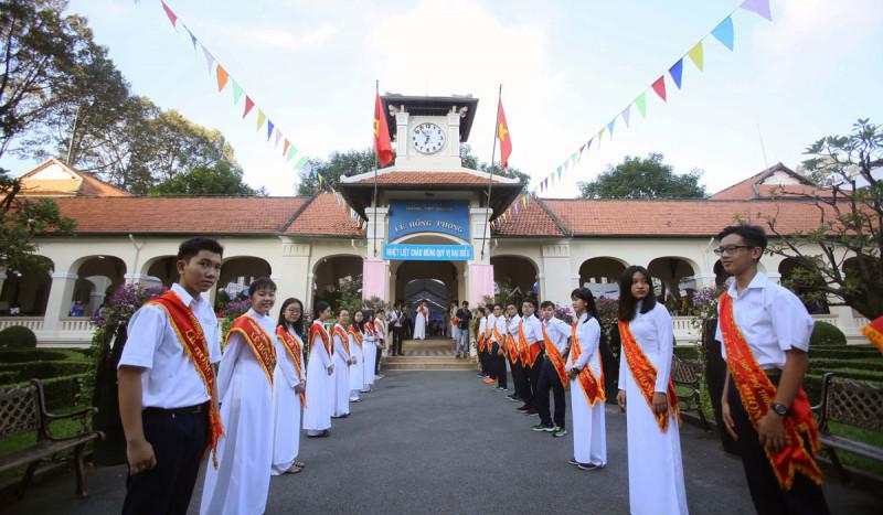 Câu chuyện trường chuyên nhìn từ nhiều phía... - 1