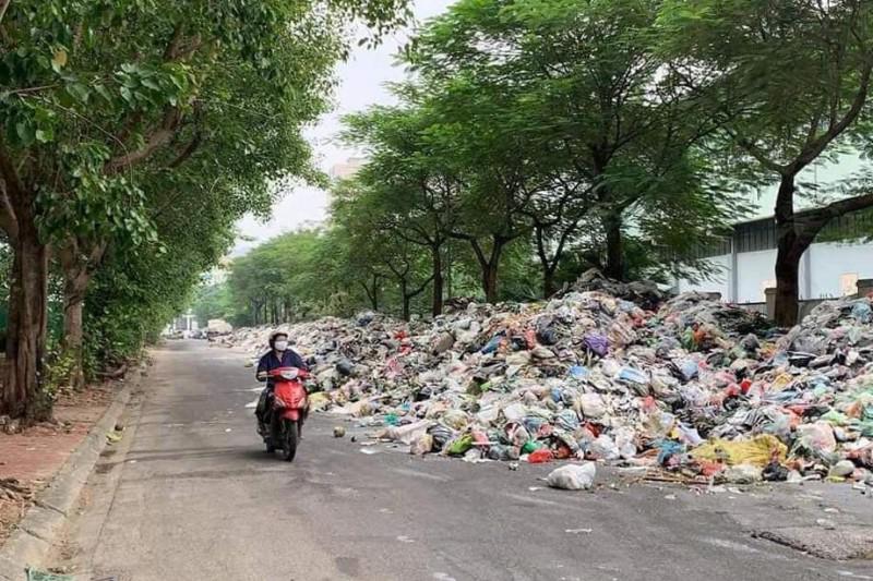 Người dân chặn xe vào bãi rác Nam Sơn, Chủ tịch Hà Nội ra văn bản hỏa tốc - 1