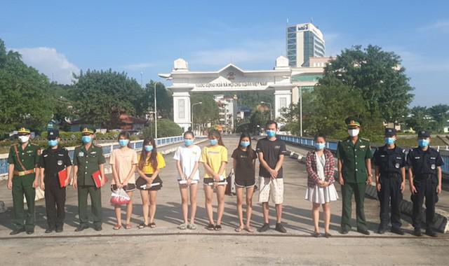 7 người Việt cư trú trái phép tại Trung Quốc bị kiểm tra, bắt giữ và trao trả về nước - 1