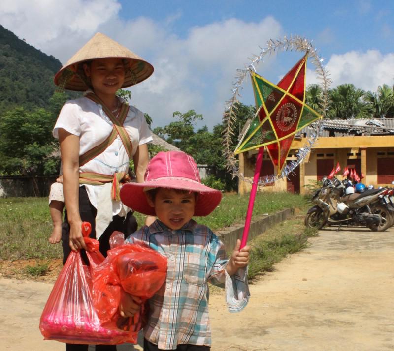 Sự khác biệt giữa tết Trung thu của trẻ em vùng cao và thành thị - 12