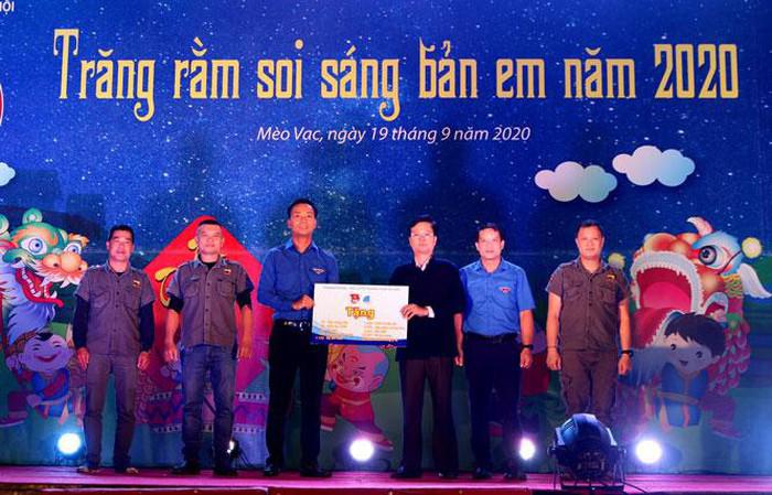 Sự khác biệt giữa tết Trung thu của trẻ em vùng cao và thành thị - 15