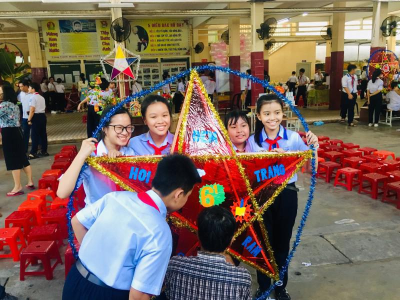 Sự khác biệt giữa tết Trung thu của trẻ em vùng cao và thành thị - 19