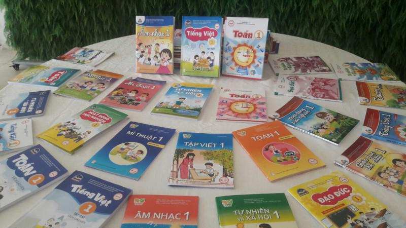 Ngăn chặn bán sách giáo khoa “bia kèm lạc” để sách không “làm vơi bát cơm con trẻ” - 2