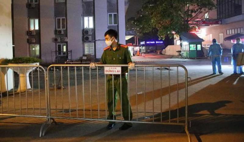 Gần 100 cán bộ y tế tiếp xúc gần với bệnh nhân mắc COVID-19 ở Bệnh viện E - 1