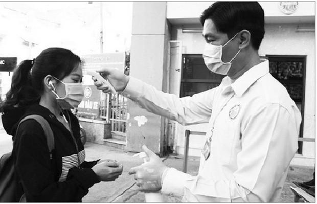 Loại khẩu trang vô dụng vì không ngăn người đeo lây truyền COVID-19 - 3