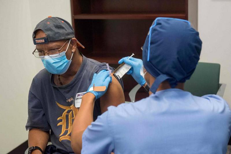 Ông Trump thúc giục, Mỹ định ngày phân phối vaccine Covid-19 cực sớm - 2