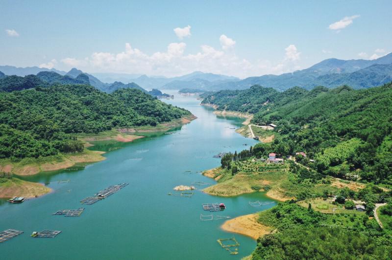 Hồ Hòa Bình, lựa chọn hàng đầu cho du lịch ngắn ngày - 1